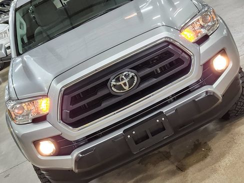Used 2022 Toyota Tacoma SR5 RWD image 19