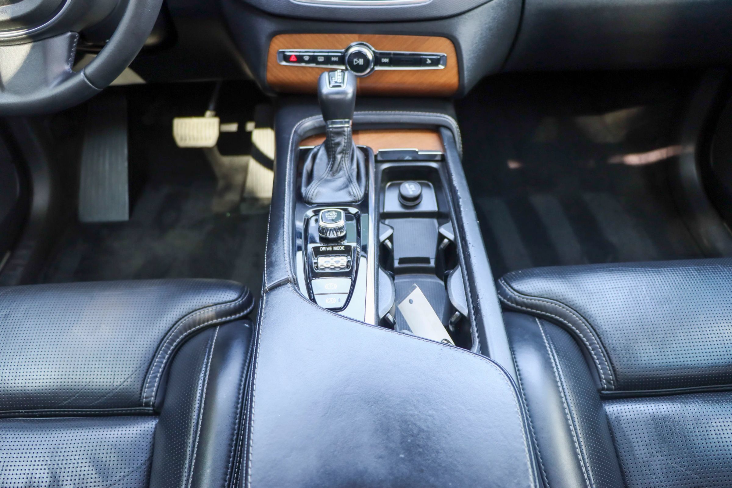 Used 2018 Volvo XC90 T6 Inscription w/ Convenience Package AWD/4WD image 30