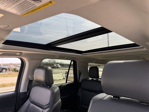 Used 2025 Ford Expedition Active image 21