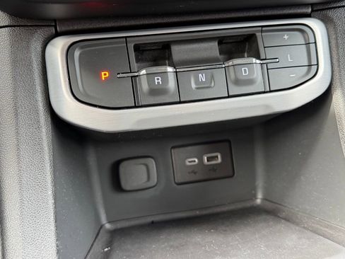 Used 2023 GMC Acadia SLE w/ Driver Convenience Package image 22