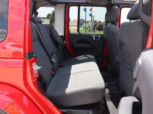 Used 2025 Jeep Wrangler Unlimited Sahara w/ Safety Group AWD/4WD image 11