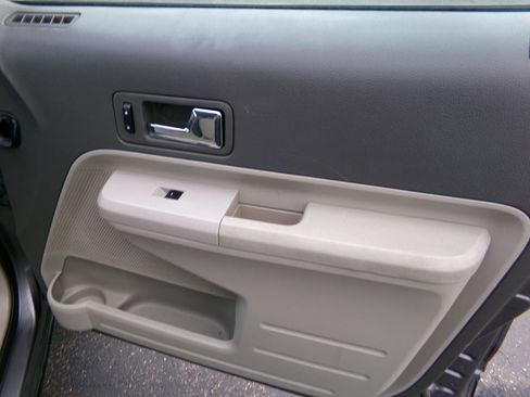 Used 2010 Ford Edge SEL image 32