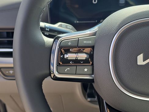 New 2026 Kia Carnival FWD image 30