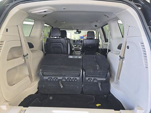 Used 2023 Chrysler Pacifica Touring-L FWD image 21
