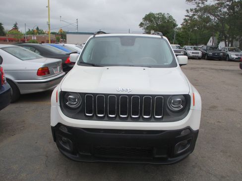 Used 2015 Jeep Renegade Latitude w/ Cold Weather Group II image 3