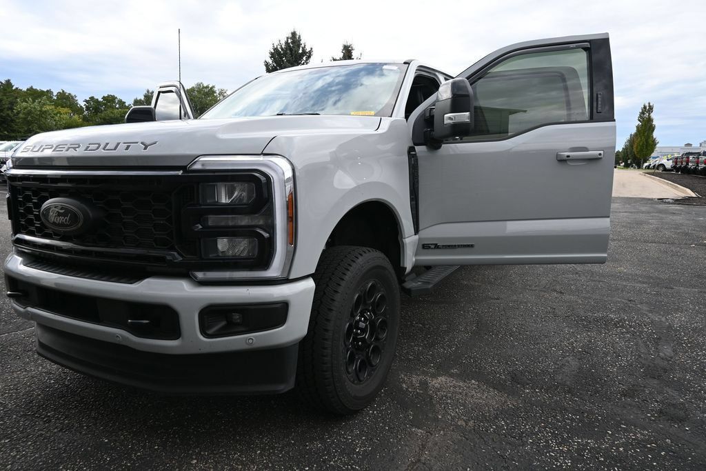 Used 2026 Ford F350 Lariat w/ Black Appearance Package AWD/4WD image 20