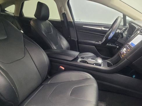 Used 2020 Ford Fusion Titanium image 21