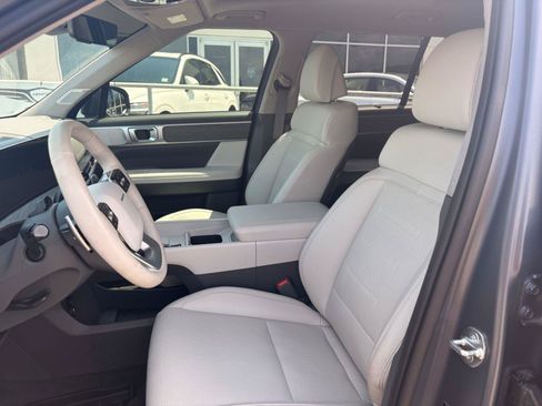 Used 2025 Hyundai Santa Fe Limited w/ Tow & Go Package FWD image 18
