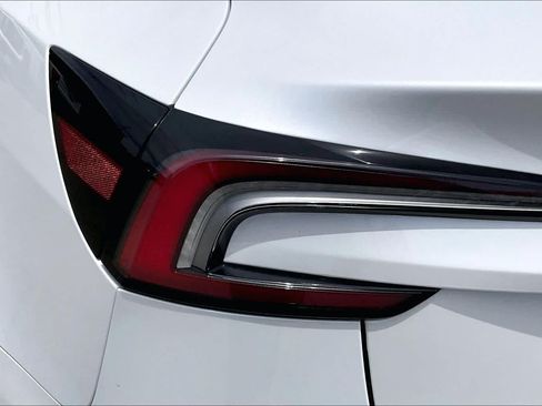 Used 2025 Tesla Model 3 Long Range RWD image 27