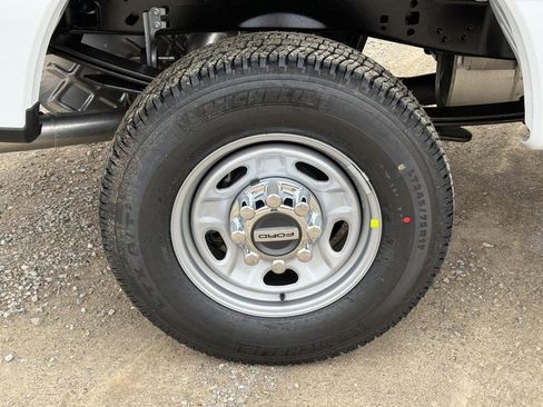 New 2026 Ford F250 XL w/ XL Chrome Package image 4
