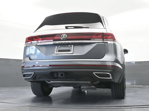 Used 2024 Volkswagen Atlas SE w/ Panoramic Sunroof Package FWD image 60