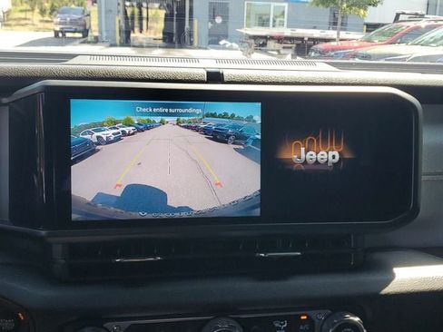 Certified 2024 Jeep Wrangler Unlimited w/ Convenience Group AWD/4WD image 27