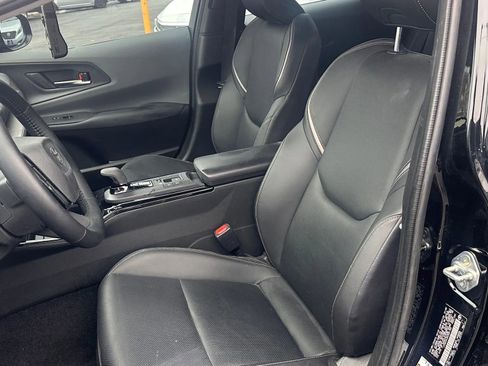 Used 2025 Toyota Prius XLE image 9