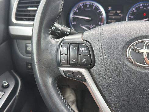 Used 2017 Toyota Highlander Limited AWD/4WD image 17