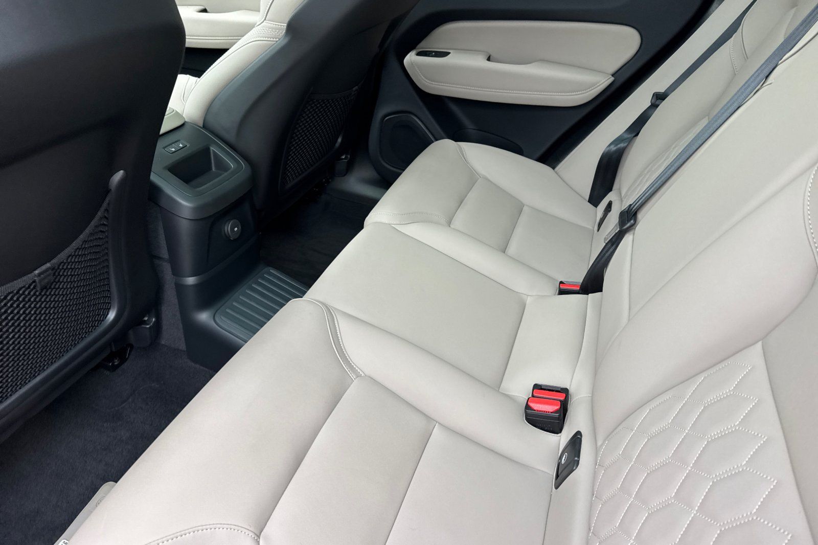 Used 2026 Volvo XC60 T8 Plus w/ Protection Package Premier AWD/4WD image 12