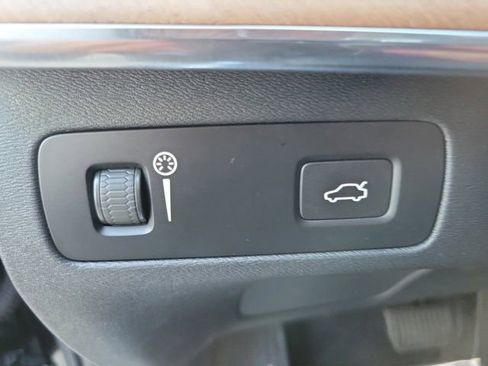 Used 2022 Volvo XC90 T6 Momentum w/ Protection Package Premier image 19