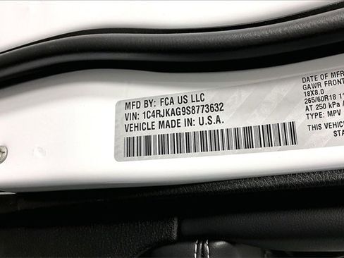 New 2025 Jeep Grand Cherokee L Laredo image 9