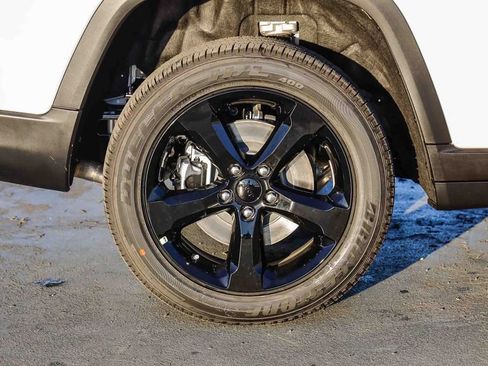 New 2025 Jeep Grand Cherokee L Laredo image 12