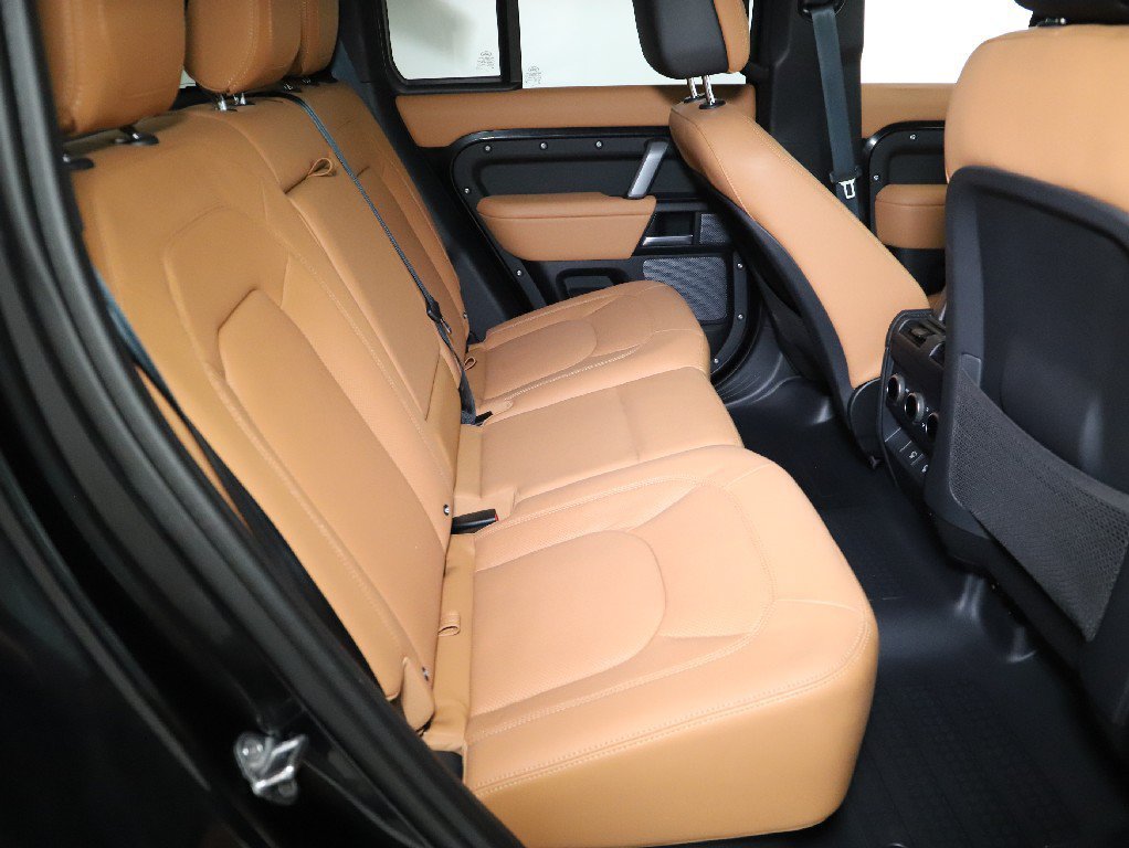 Certified 2024 Land Rover Defender 110 V8 AWD/4WD image 29