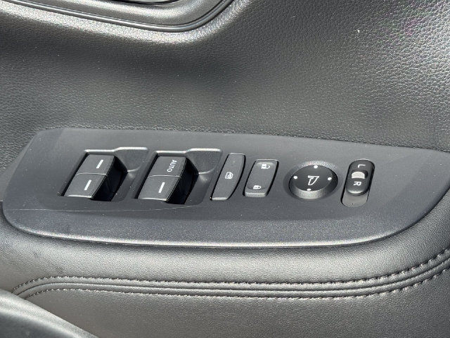 Certified 2027 Honda HR-V LX image 28
