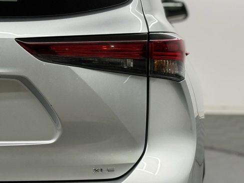 Used 2024 Toyota Highlander LE image 7