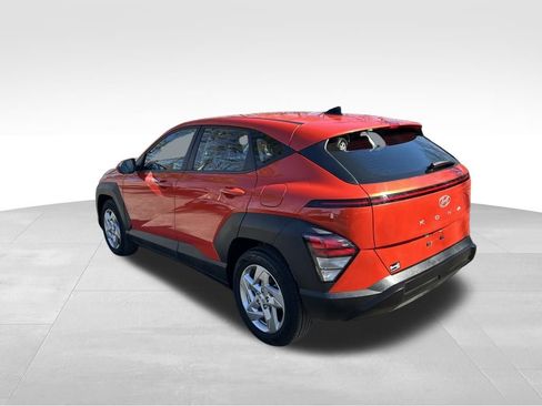 Used 2024 Hyundai Kona SE image 3