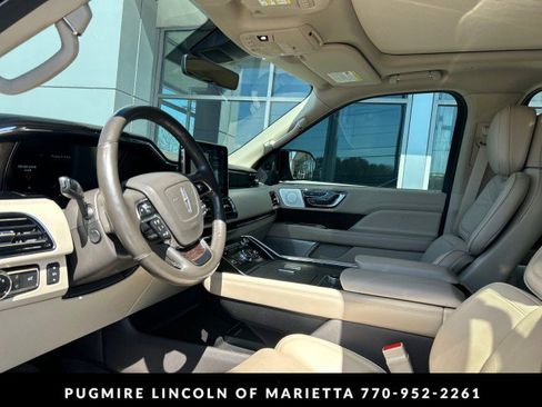 Used 2019 Lincoln Navigator Reserve image 3