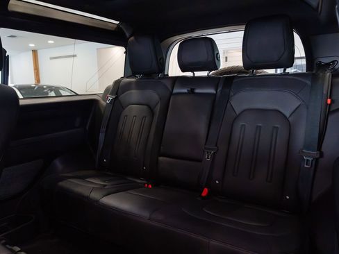 Used 2021 Land Rover Defender 90 X-Dynamic S AWD/4WD image 9