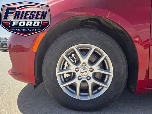 Used 2025 Chrysler Pacifica Select FWD image 8