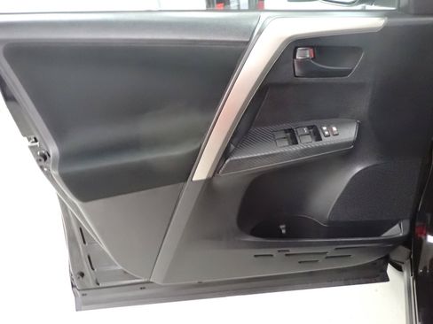 Used 2014 Toyota RAV4 LE image 12