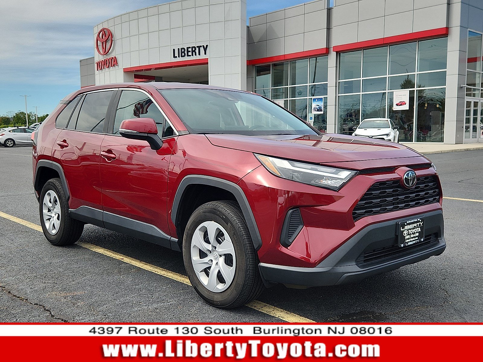 Used 2024 Toyota RAV4 LE AWD/4WD image 1