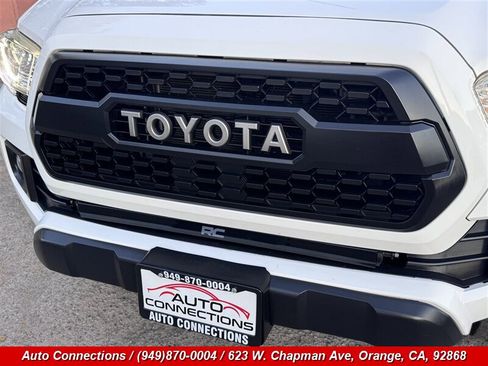 Used 2017 Toyota Tacoma TRD Off-Road image 32