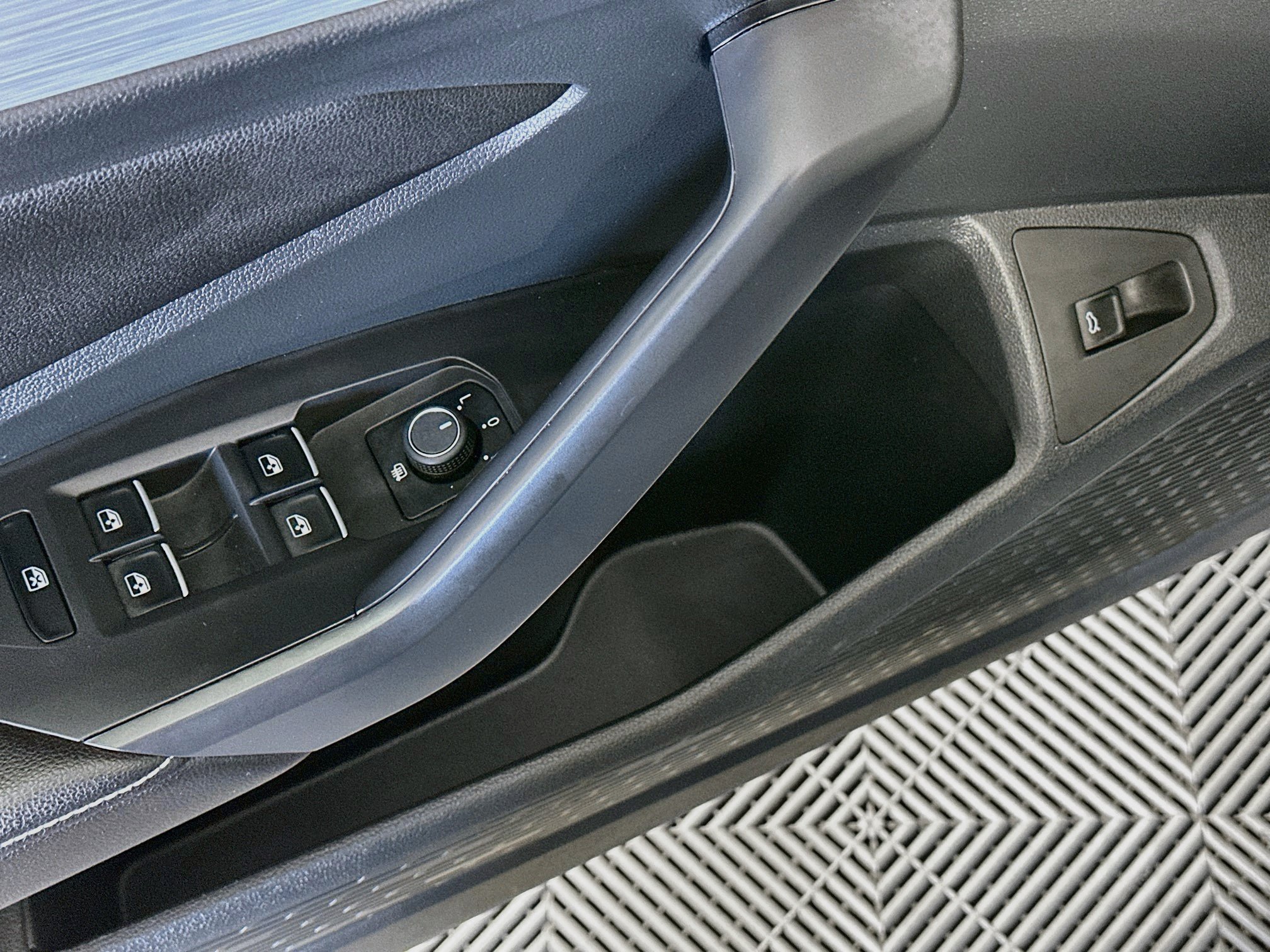 Used 2025 Volkswagen Jetta Sport FWD image 15