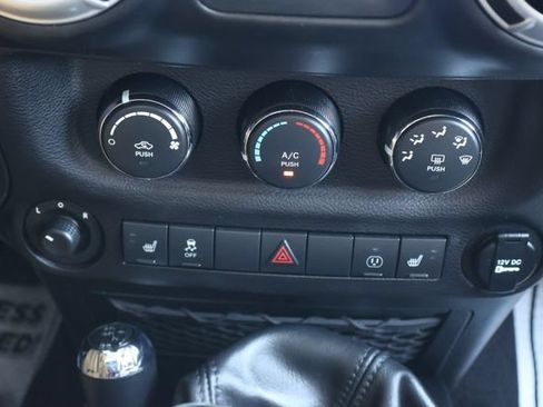 Used 2015 Jeep Wrangler Unlimited Sahara AWD/4WD image 10