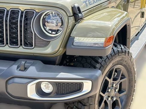 New 2026 Jeep Gladiator Sport AWD/4WD image 11