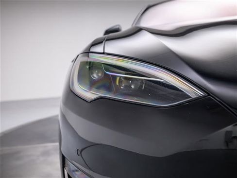Used 2022 Tesla Model S Plaid image 10