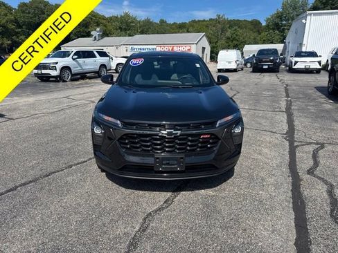 Used 2024 Chevrolet Trax RS w/ Sunroof Package FWD image 3