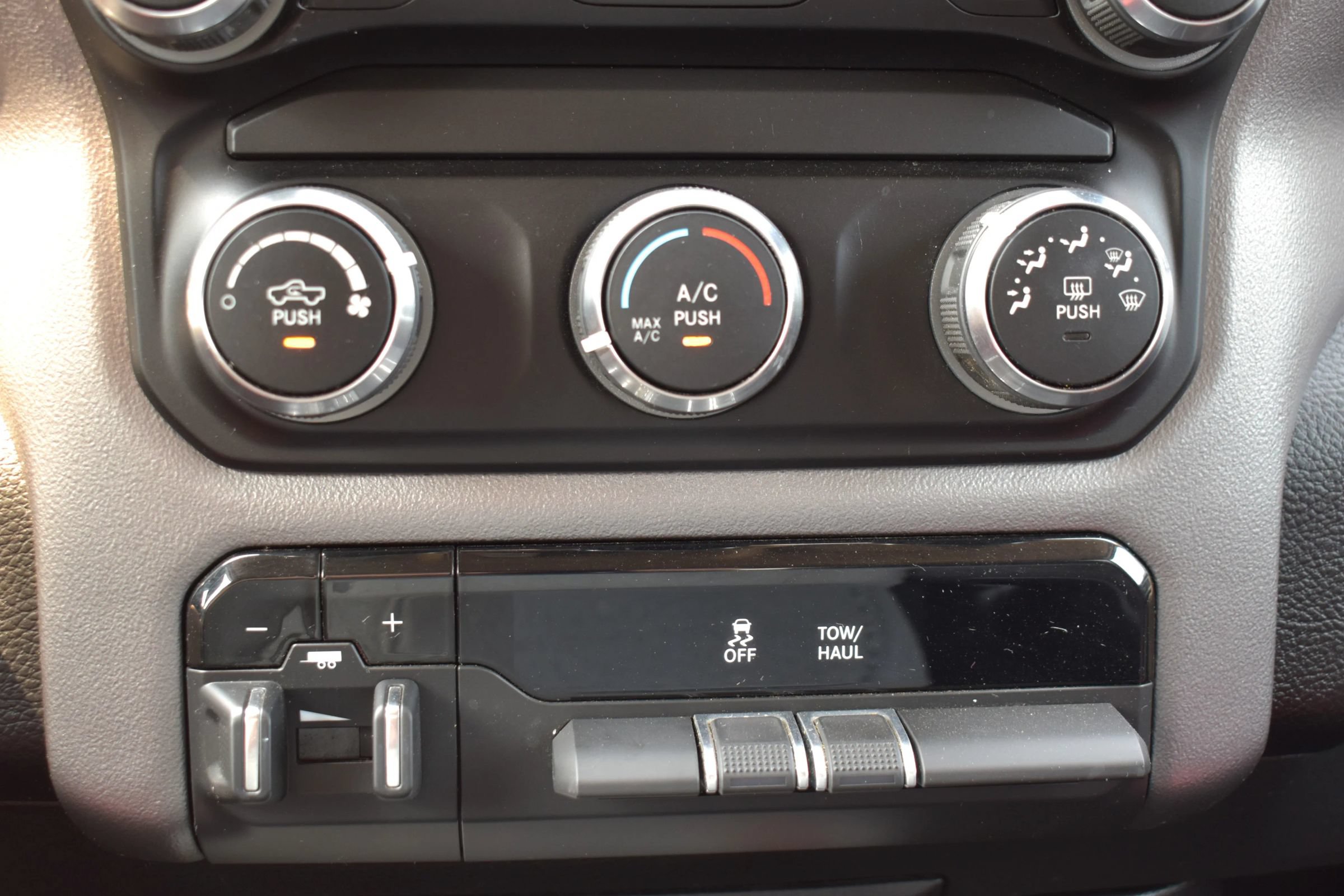 Used 2020 RAM 1500 Big Horn AWD/4WD image 25