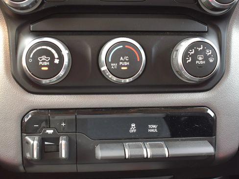 Used 2020 RAM 1500 Big Horn AWD/4WD image 25