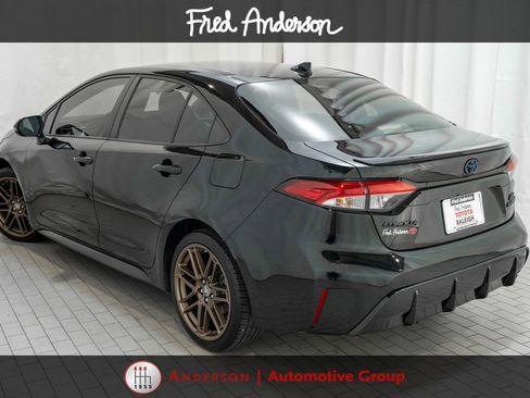 Used 2024 Toyota Corolla SE w/ Convenience Package FWD image 3