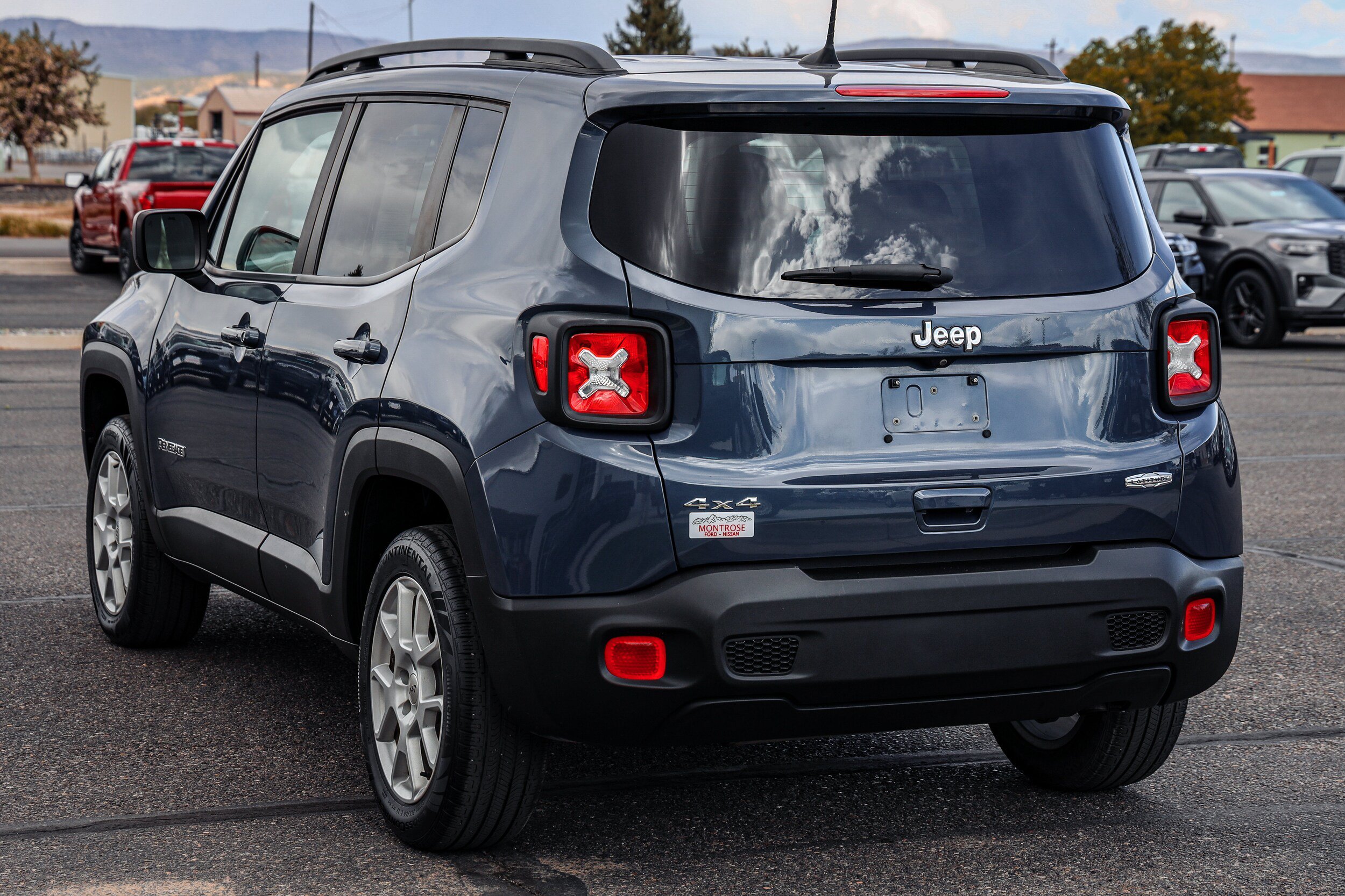 Used 2022 Jeep Renegade Latitude w/ Convenience Group AWD/4WD image 6