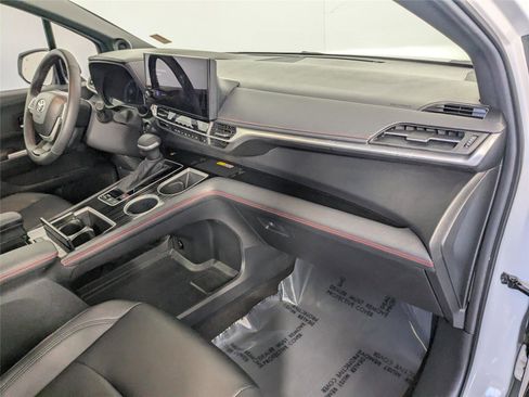 Used 2025 Toyota Sienna XSE image 26