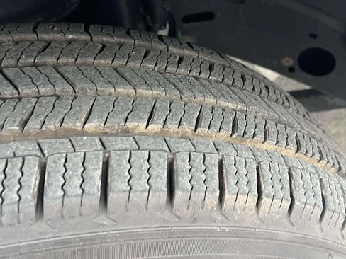 Used 2023 Jeep Gladiator Sport image 16