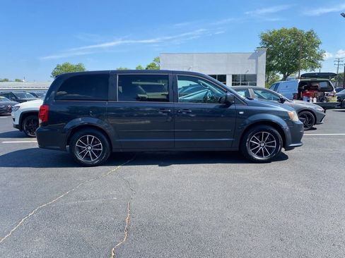 Used 2014 Dodge Grand Caravan SE FWD image 2