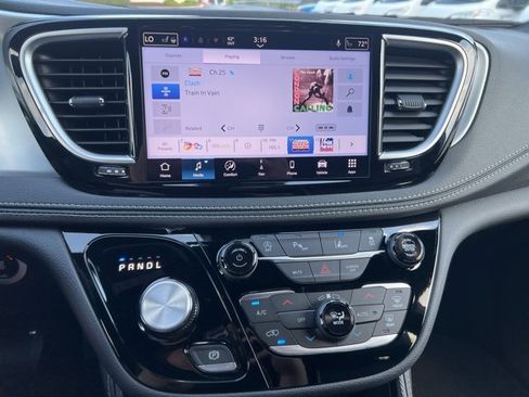 New 2026 Chrysler Pacifica Limited w/ S Appearance Package image 24