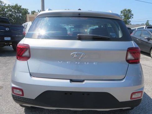 Used 2026 Hyundai Venue SEL FWD image 3
