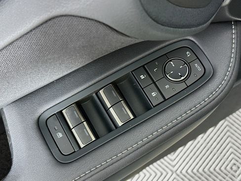 New 2026 Lexus TX 500h AWD image 18