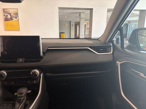 Used 2025 Toyota RAV4 XLE image 35