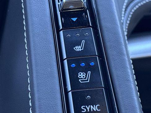 Used 2024 Chevrolet Corvette Stingray Premium Conv w/ Z51 Performance Package image 23