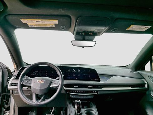 Used 2025 Cadillac XT4 Sport w/ LPO, Onyx Lite Package FWD image 22